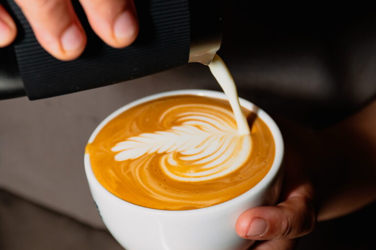 Yeni Başlayanlar için Latte Art Rehberi 25 kapak